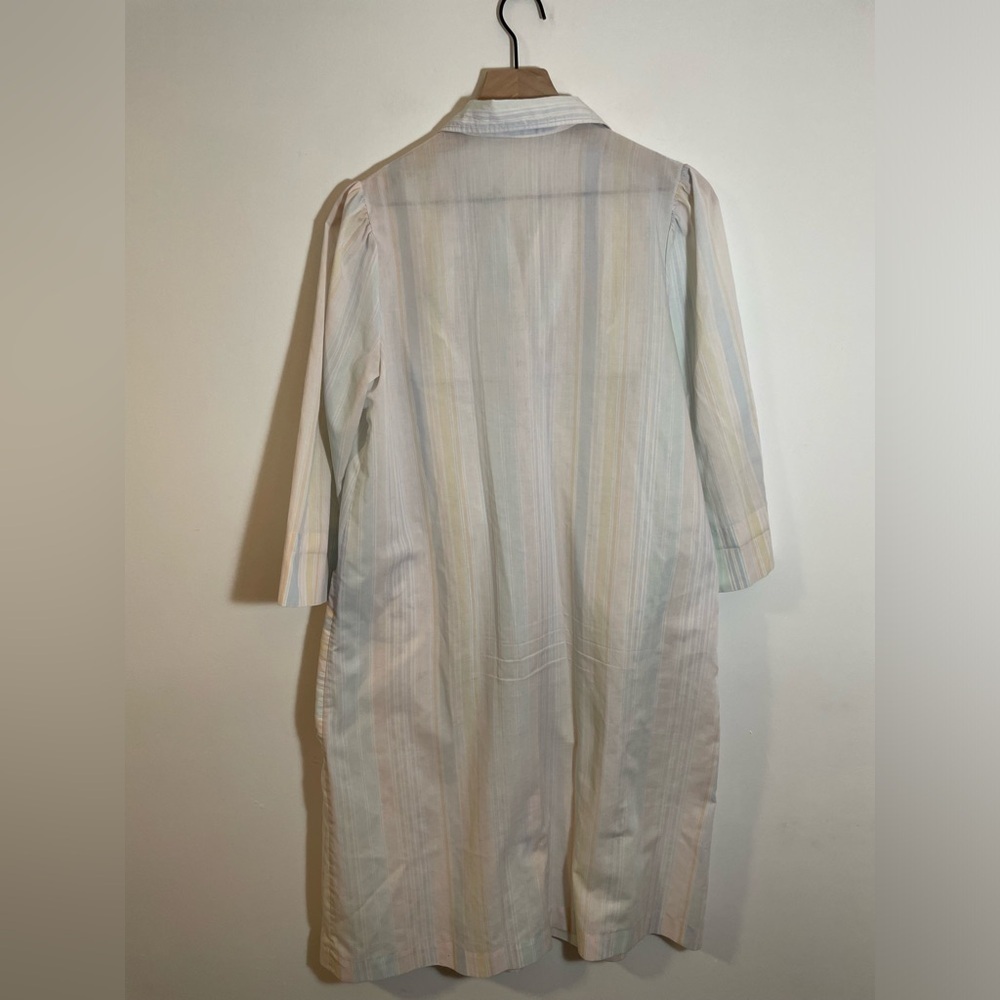 Retro Pastel GrannyCore House Coat Gown, Vintage Pleated Detail, Snap Buttons - Picture 2 of 11